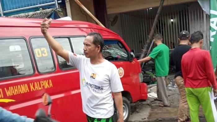 Angkot tabrak pejalan kaki dan motor di Cilincing, Jakarta Utara (Dok. Instagram @infopriok)