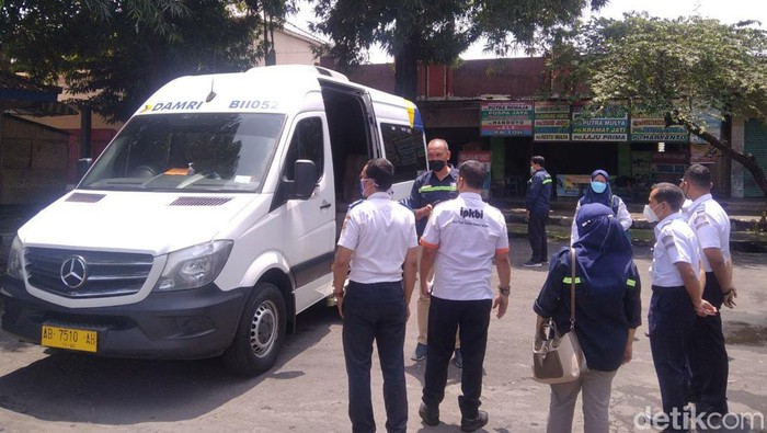 Angkutan umum terintegrasi dari Bandara YIA ke Bandara Adi Sumarmo Solo.
