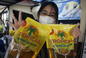 Beli Minyak Goreng Wajib Celup Jari ke Tinta
