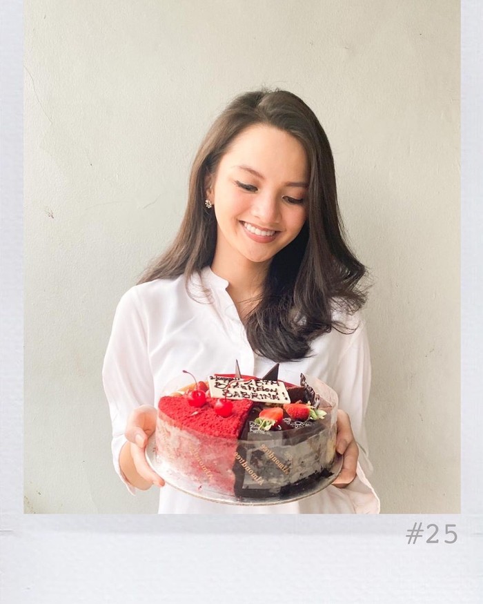 Belva Devara Makan Cake Cokelat Bareng Sang Istri Belva Devara Makan Cake Cokelat Bareng Sang Istri