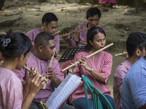 13 Alat Musik Tiup Tradisional Khas Indonesia dan Modern Populer