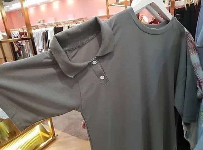 Entah maksud dan tujuan desainernya apa membuat baju model seperti ini. Benar-benar bikin bingung dan nggak habis pikir. Atau mungkin model baju ini akan jadi tren selanjutnya? Foto: Instagram