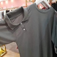 Entah maksud dan tujuan desainernya apa membuat baju model seperti ini. Benar-benar bikin bingung dan nggak habis pikir. Atau mungkin model baju ini akan jadi tren selanjutnya? Foto: Instagram