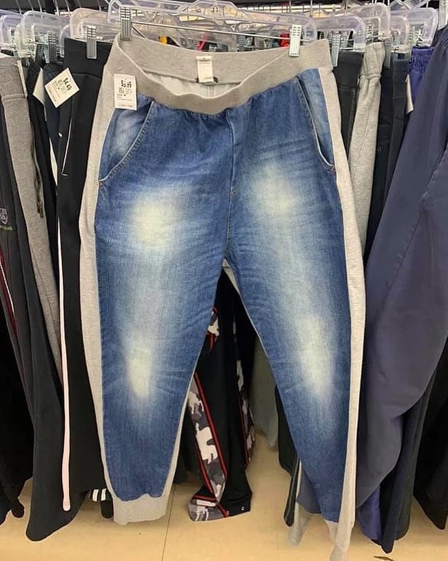 Celana jeans yang bukan celana jeans. Desainnya unik banget nih, dijamin nggak pasaran deh kalau kamu pakai celana ini. Foto: Instagram