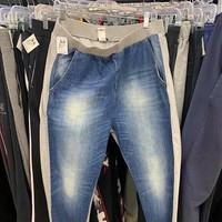 Celana jeans yang bukan celana jeans. Desainnya unik banget nih, dijamin nggak pasaran deh kalau kamu pakai celana ini. Foto: Instagram