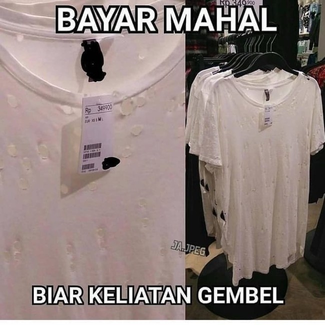 Memang sih baju bolong-bolong sempat populer dan banyak digunakan oleh para remaja. Tapi kalau kamu pakai kaos putih bolong-bolong yang satu ini, sekalipun harganya mahal, bukannya akan terlihat keren, bisa-bisa kamu justru akan terlihat seperti gembel. Foto: Instagram