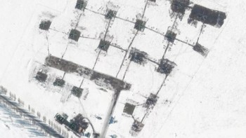 Helikopter di Belgorod di Rusia, seperti yang terlihat pada 13 Februari 2022. Foto: Maxar Technologies