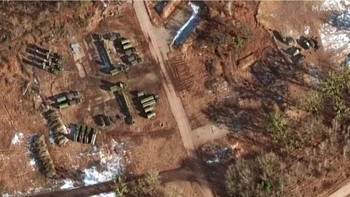 Tampilan close-up unit pertahanan udara di Luninets Airfield di Belarus, diamati oleh satelit WorldView 3 Maxar pada 14 Februari 2022. Foto: Maxar Technologies