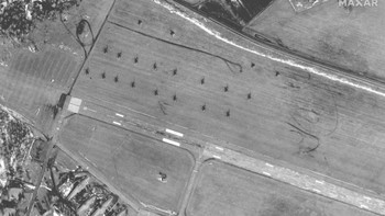 Penempatan helikopter dan pasukan di Valuyki, Rusia seperti yang terlihat oleh satelit WorldView 1 Maxar pada 16 Februari 2022. Foto: Maxar Technologies