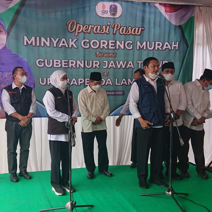 Gubernur Khofifah pantau operasi minyak goreng murah