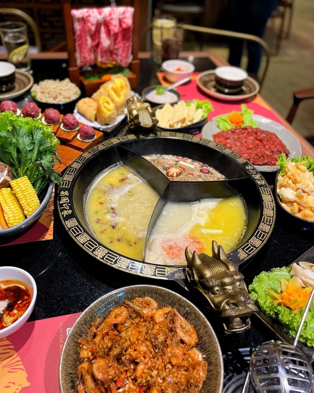 Hot Pot dengan Kuah ala Szechuan dan Mongolia