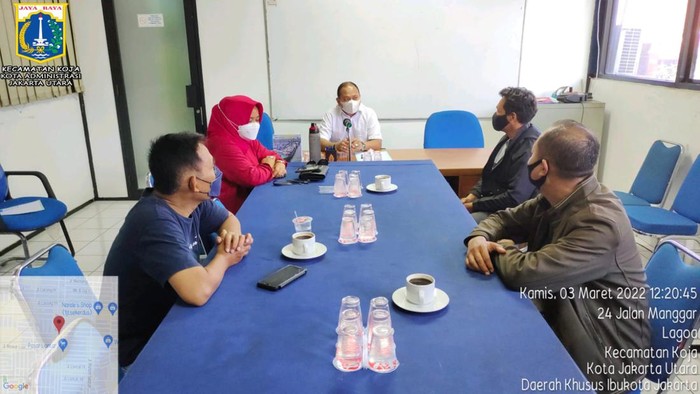 Jejen Sujana sudah kembali dapat bekerja sebagai petugas PPSU. Dia sempat mengadu ke Gubernur DKI Anies Baswedan karena merasa dipecat sepihak. (dok Pemprov DKI)
