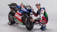 Terakhir ada tim LCR Honda yang meluncurkan dua livery berbeda. Untuk motor yang digunakan Takaaki Nakagami akan disponsori oleh Idemitsu dengan perpaduan warna hitam, merah, dan putih. (foto: LCR Honda)