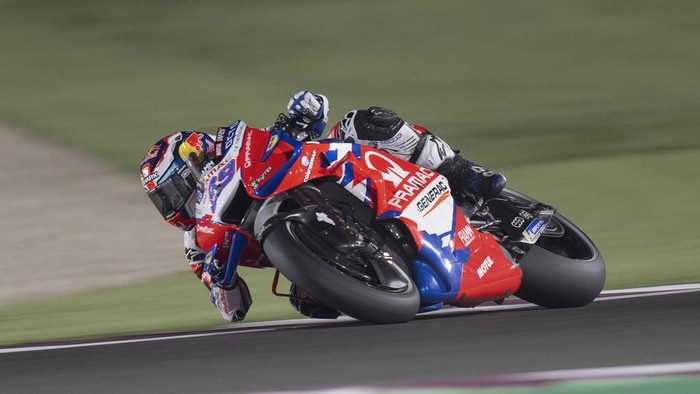 DOHA, QATAR - MARCH 04: Jorge Martin of Spain and Pramac Racing rounds the bend during the MotoGP of Qatar - Free Practice  at Losail Circuit on March 04, 2022 in Doha, Qatar. (Photo by Mirco Lazzari gp/Getty Images)