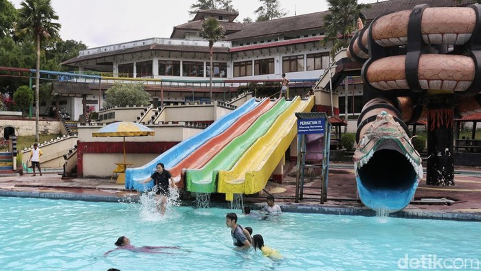 Karang Setra Waterland, kolam renang legendari di Kota Bandung.