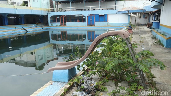 Kolam renang Yulis yang legendari kini miris.