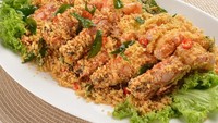 Udang goreng ini unik karena diberi campuran sereal yang renyah wangi. Udang goreng sereal gandum merupakan menu populer di Singapura. Penambahan daun kari jadi ciri khasnya. Kamu bisa melihat resepnya di sini. Foto: iStock