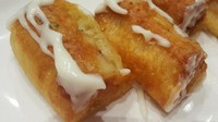 Selain lumpia udang, cakwe udang mayones juga jadi menu populer di restoran dimsum. Taburannya wijen dan topping mayones yang menyempurnakan rasanya. Kamu bisa lihat resep lengkapnya di sini. Foto: detikfood 