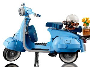 Rayakan Ultah 75 Tahun Vespa, Lego Luncurkan Replika Skuter Klasik Tahun 60-an