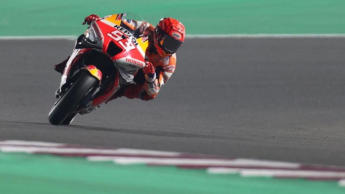 Repsol Honda Teams Spanish rider Marc Marquez drives during the second free practice session ahead of the Moto GP Grand Prix of Qatar at the Lusail International Circuit, in the city of Lusail on March 5, 2022. (Photo by KARIM JAAFAR / AFP)