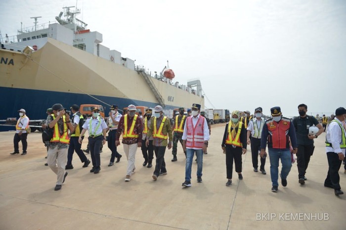 Menteri Perhubungan Budi Karya Sumadi menargetkan pelabuhan Patimban, Jawa Barat dapat melayani 160.000 unit kendaraan di tahun 2022.