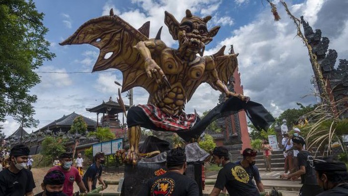Perayaan Ogoh-ogoh di sejumlah wilayah di Indonesia usai Nyepi.