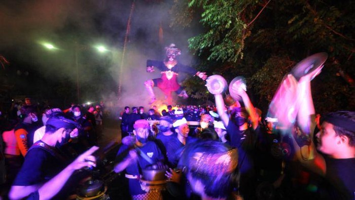 Perayaan Ogoh-ogoh di sejumlah wilayah di Indonesia usai Nyepi.