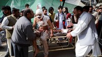 Dilansir dari Associated Press, Jumat (4/3/2022), pejabat rumah sakit setempat menkonfirmasi bahwa 56 jemaah tewas dan 194 orang terluka. Bom yang merenggut nyawa 56 orang itu meledak sebelum pelakasaan salat Jumat. REUTERS/Khuram Parvez.