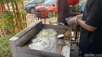 Kedai bernama Hoy Tod juga bisa dikunjungi. Makanan yang ditawarkan adalah omelet seafood khas Thailand. Foto: detikFood/Yenny Mustika Sari