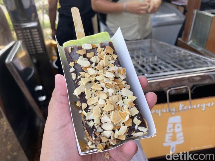 Cobain Omelet Tiram Super Gurih dan Es Goyang Alpukat yang Manis Segar