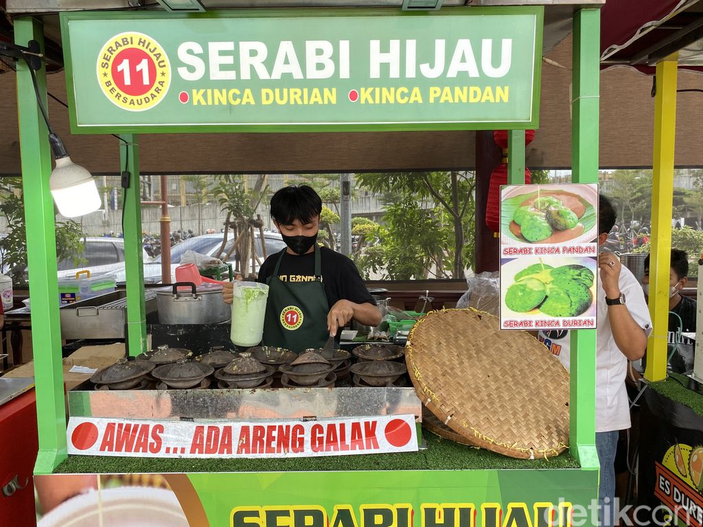 Wajib Coba! Jajanan Enak di Pantjoran PIK, Ada Bakso Goreng hingga