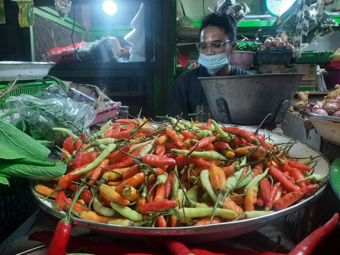 Pedasnya Harga Cabai  di Surabaya