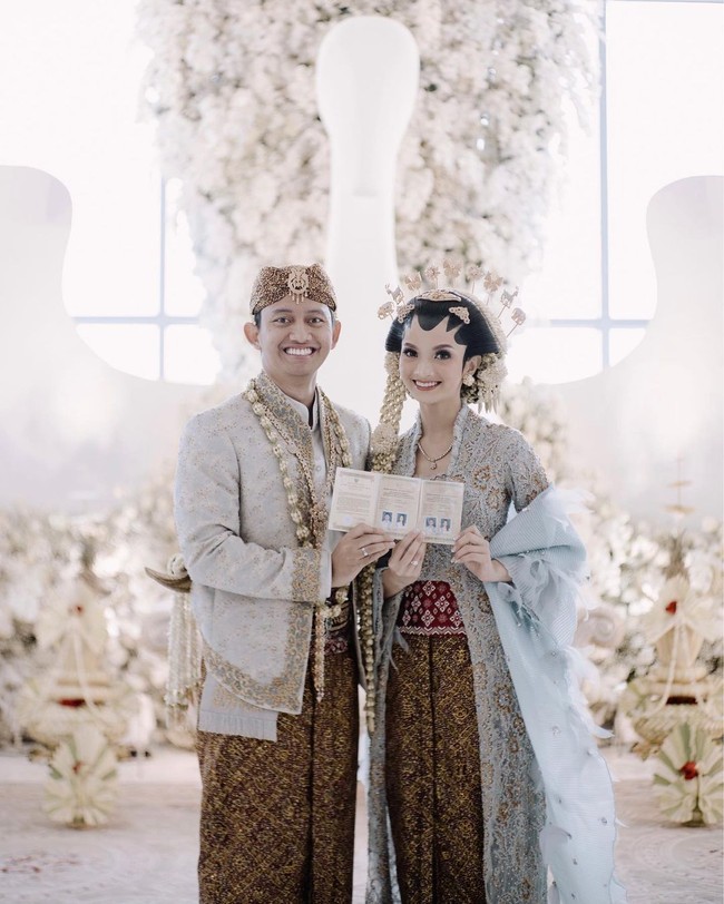 Belva Devara dan Sabrina Anggraini menikah hari ini. Setelah menjalani lamaran yang sempat viral, pasangan tersebut akhirnya sudah resmi menjadi suami istri. Foto: Instagram @belvadevara