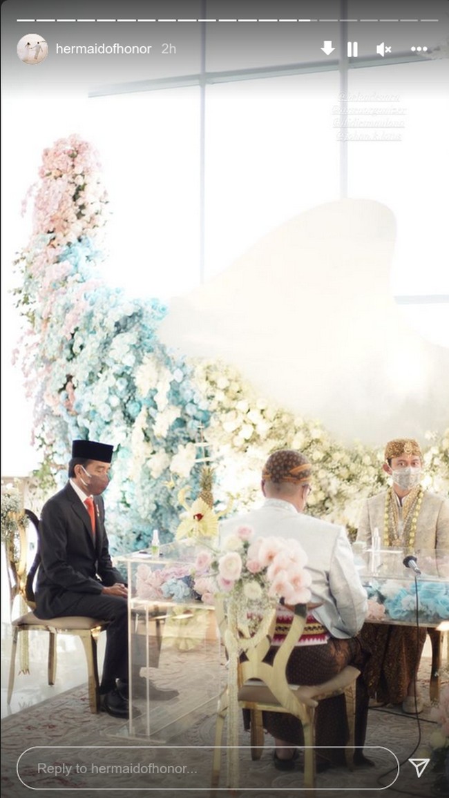 Presiden RI Joko Widodo hadir sebagai saksi dalam pernikahan Belva Devara. Sebelumnya Belva pernah dipilih sebagai Staf Khusus dan Penasihat Presiden. Foto: Instagram @hermaidofhonor