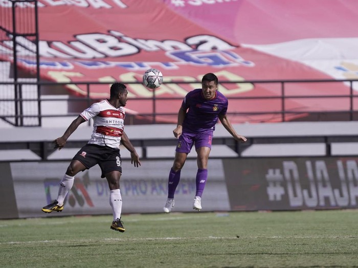 Persik Kediri bermain imbang 2-2 dengan Madura United, dalam laga Liga 1 pekan ke-29. Meski tak menang, Persik tetap bersyukur.