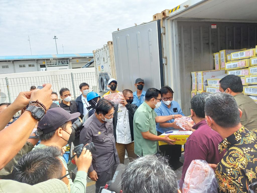 Ribuan Ton Daging Kerbau India Masuk Pelabuhan Tanjung Priok. (Ist)