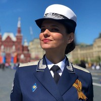 Rossiyana Markovskaya adalah juru bicara Kemenhan yang ditunjuk Presiden Rusia Vladimir Putin di 2017. Sosoknya yang terlihat cantik sekaligus garang membuat wanita tersebut dijuluki Bond Girl.Foto: Instagram