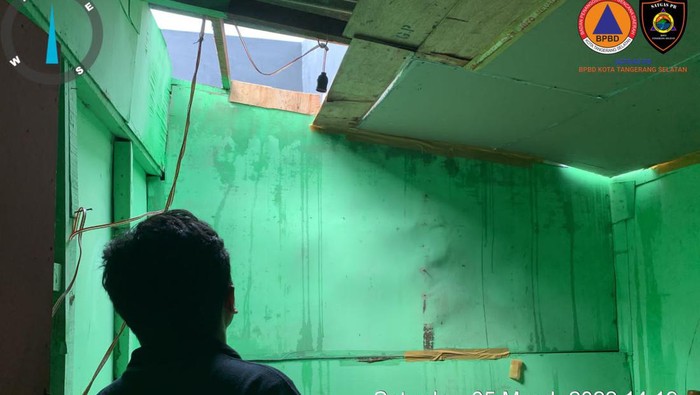 Rumah Warga di Ciputat Tangsel Rusak Akibat Angin Puting Beliung (dok. Satgas BNBD Tangsel)