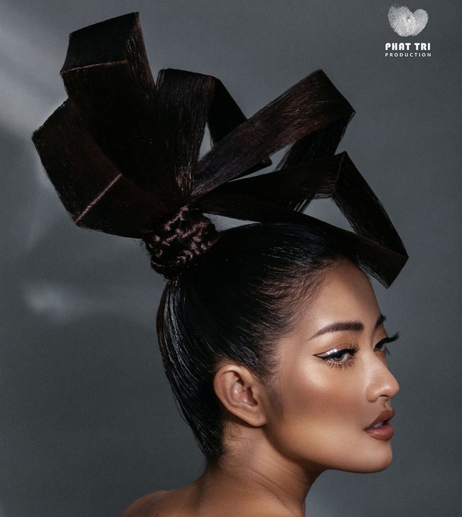 Salah satu kreasinya yang menakjubkan adalah sanggul bentuk geometris. Foto: Facebook/ Phattri_Nguyen