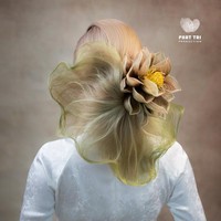 Sanggul berbagai bentuk dengan efek tiga dimensi adalah keahliannya.  Foto: Facebook/ Phattri_Nguyen