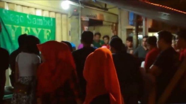 Sego Sambel Mak Yeye Surabaya Pedasnya Gak Ketulungan