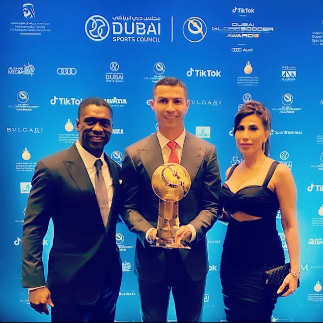 Di Instagram, wanita tersebut tak jarang mengunggah kebersamaannya dengan Clarence Seedorf. Ia pun tampak sering menemani suaminya hadir di berbagai acara karpet merah.Foto: Instagram @sophiamakramati_