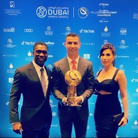 Di Instagram, wanita tersebut tak jarang mengunggah kebersamaannya dengan Clarence Seedorf. Ia pun tampak sering menemani suaminya hadir di berbagai acara karpet merah.Foto: Instagram @sophiamakramati_