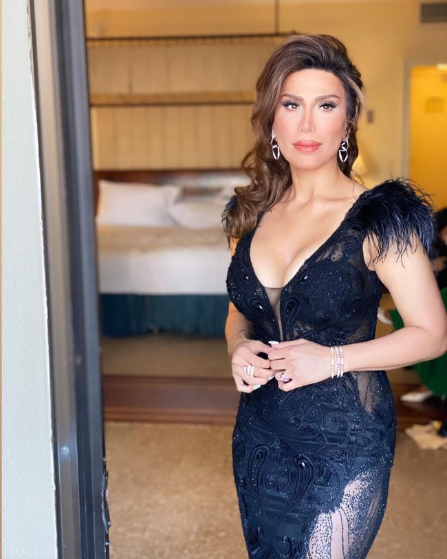 Tidak banyak informasi mengenai Sophia Makramati. Namun wanita tersebut dikabarkan kelahiran Toronto, Kanada. Ia juga disebut berusia 40 tahunan.Foto: Instagram @sophiamakramati_