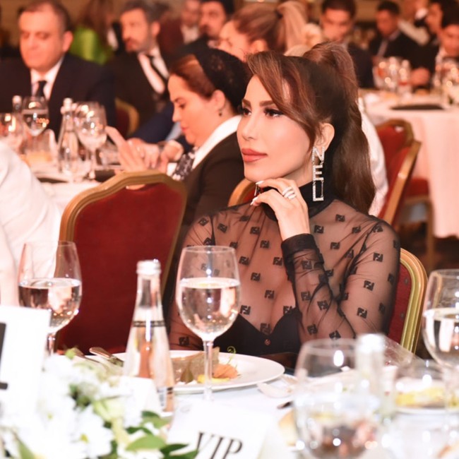 Aku sangat senang dan bangga bisa menjadi bagian dari momen yang indah dan spesial dari cintaku Clarence Seedorf bergabung dengan keluarga Muslim. Selamat datang dan semoga kamu selalu diberkahi dan menginspirasi dunia. Aku cinta kamu, tulis Sophia.Foto: Instagram @sophiamakramati_