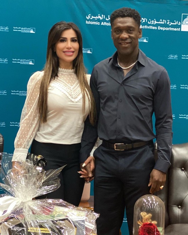 Dalam pengumumannya, Clarence mengunggah foto bersama Sophia yang menunjukkan betapa pentingnya sosok tersebut dalam keputusannya untuk menjadi mualaf.Foto: Instagram @sophiamakramati_