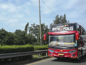 Bukan Buat Pamer, Ini Alasan Bus AKAP di Indonesia Pasang Stiker Besar di Kaca