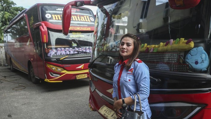 Sopir bus wanita PO Agra Mas, Liena Ozora