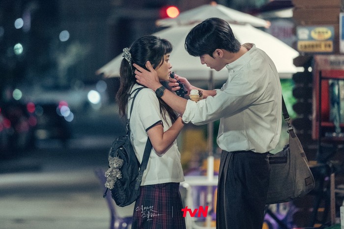 Adegan Kim Tae Ri dan Nam Joo Hyuk di Twenty Five Twenty One.