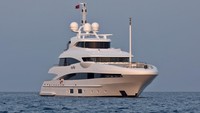 Kapal superyacht MySky milik Igor Kesaev terlihat di perairan Samudera Hindia dekat Male, Maladewa.
